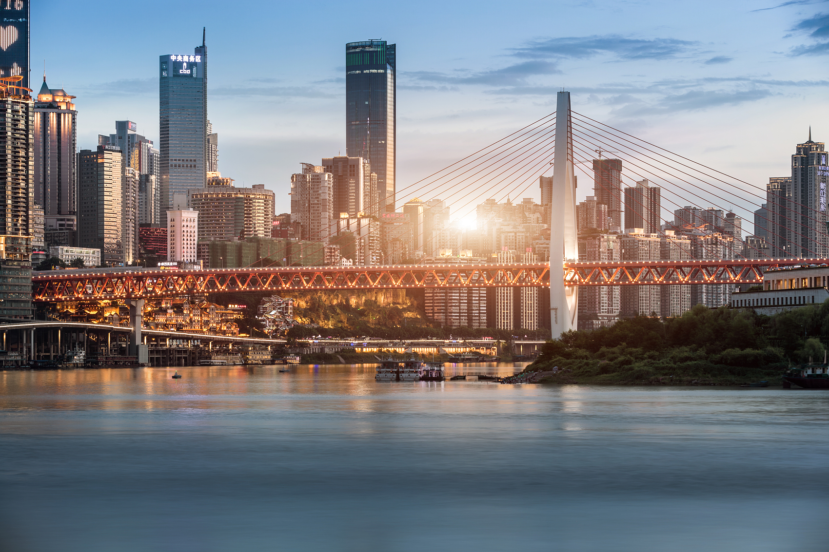 城市城市市中心在黎明重庆，中国.jpg